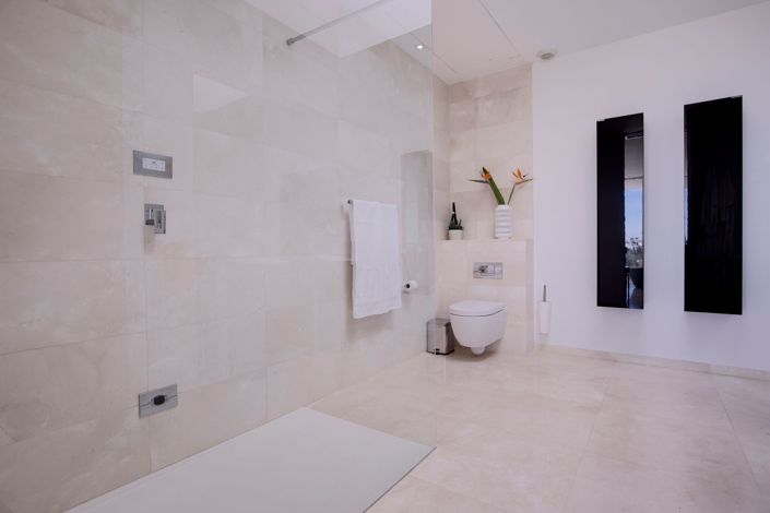 Image No.8-7 Bed Villa for sale