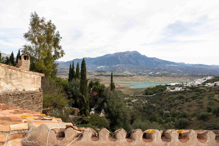 Image No.6-31 Bed Property for sale