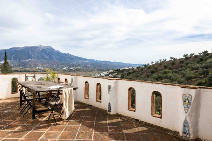 Image No.7-31 Bed Property for sale