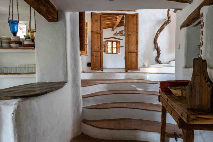 Image No.9-31 Bed Property for sale