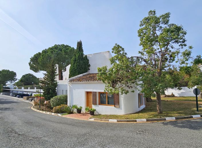 Image No.1-3 Bed Villa for sale