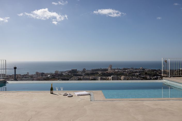 Image No.1-4 Bed Villa for sale