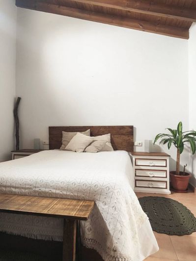 Image No.8-5 Bed House for sale