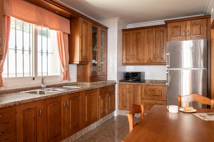 Image No.9-5 Bed House for sale