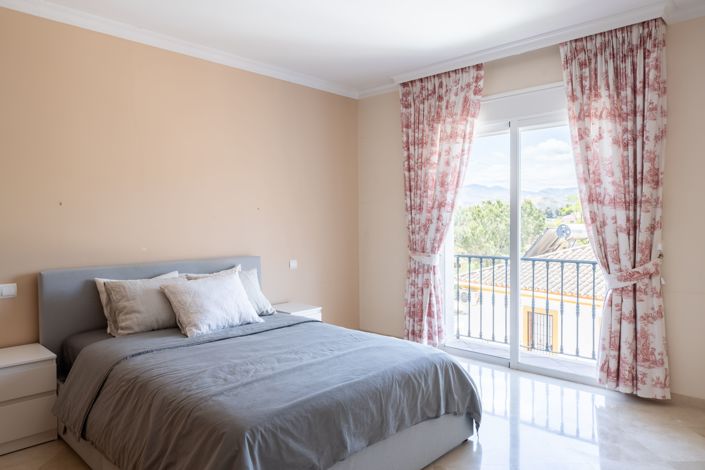 Image No.18-5 Bed House for sale