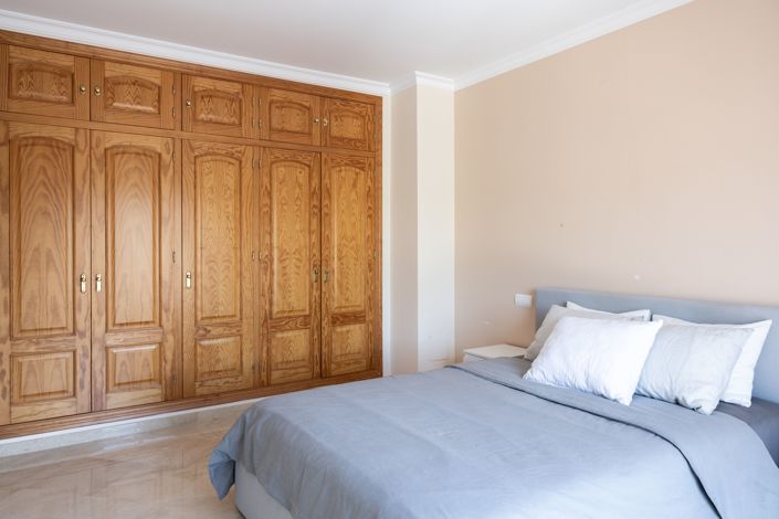 Image No.19-5 Bed House for sale