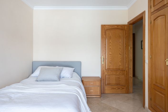 Image No.22-5 Bed House for sale