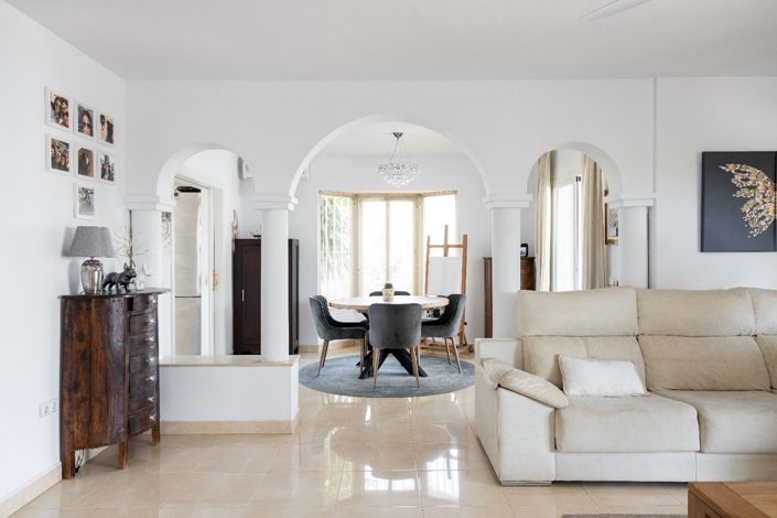 Image No.3-5 Bed House for sale