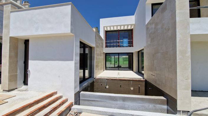 Image No.1-4 Bed Villa for sale