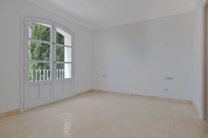 Image No.8-3 Bed Townhouse for sale