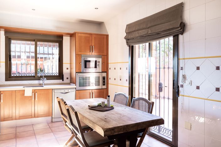 Image No.7-7 Bed House for sale