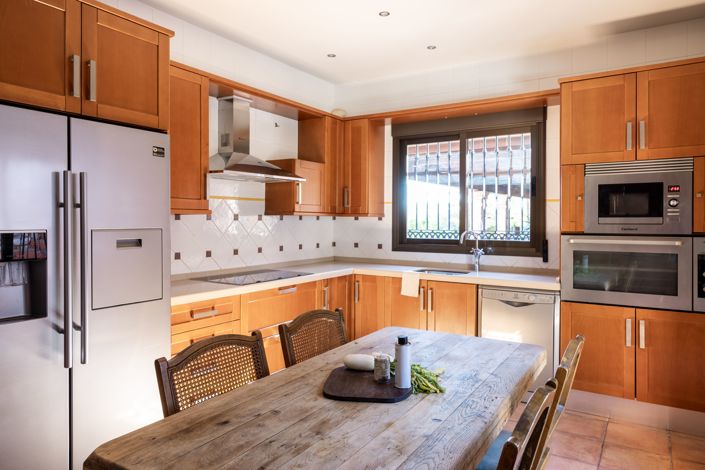 Image No.8-7 Bed House for sale