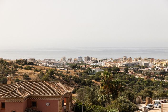 Image No.1-5 Bed Villa for sale