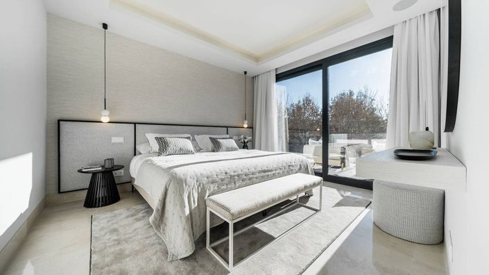 Image No.18-4 Bed House for sale