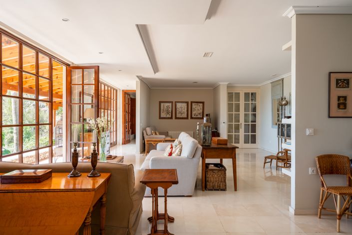 Image No.1-5 Bed Villa for sale