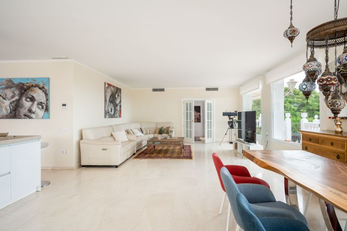 Image No.10-8 Bed Villa for sale