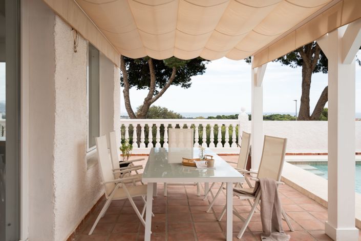 Image No.11-8 Bed Villa for sale