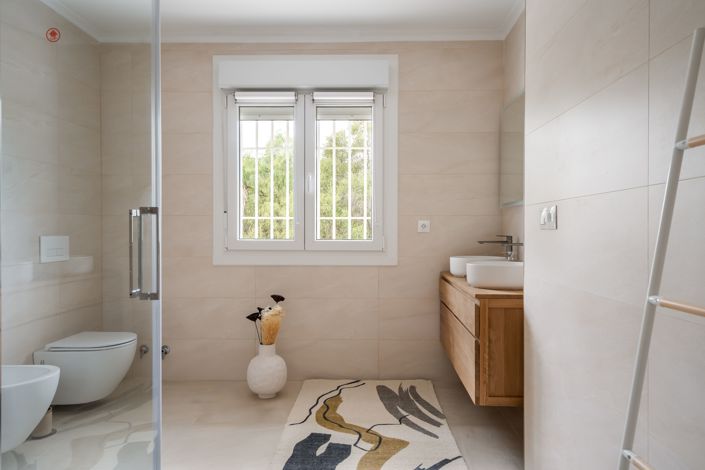 Image No.20-8 Bed Villa for sale