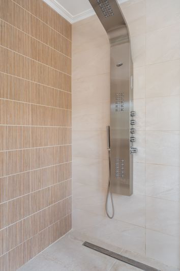 Image No.27-8 Bed Villa for sale