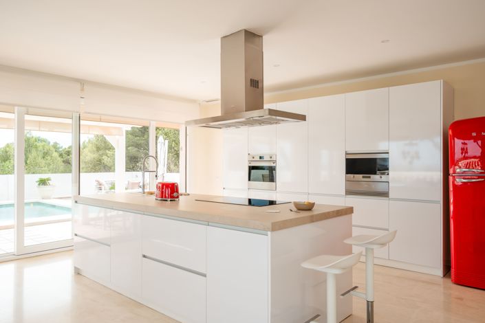 Image No.3-8 Bed Villa for sale