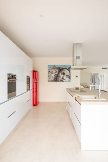 Image No.8-8 Bed Villa for sale