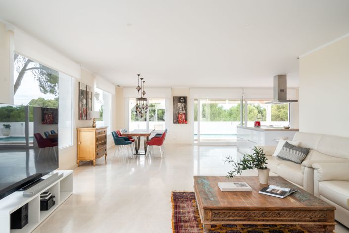 Image No.5-8 Bed Villa for sale