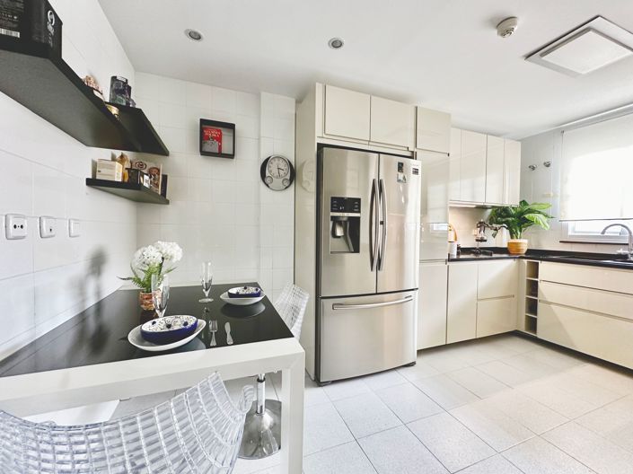 Image No.16-5 Bed House for sale