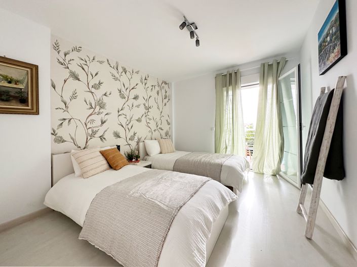 Image No.21-5 Bed House for sale