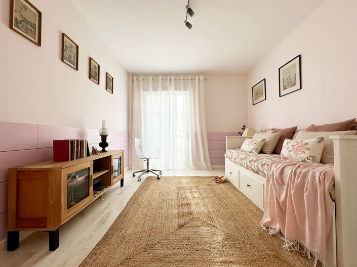 Image No.24-5 Bed House for sale