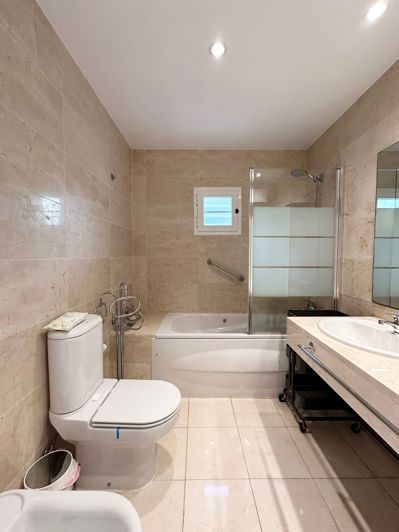 Image No.25-5 Bed House for sale