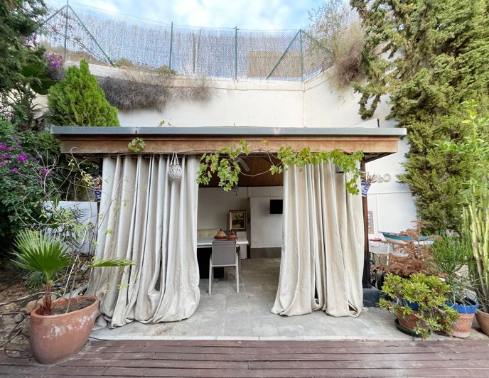 Image No.7-5 Bed House for sale