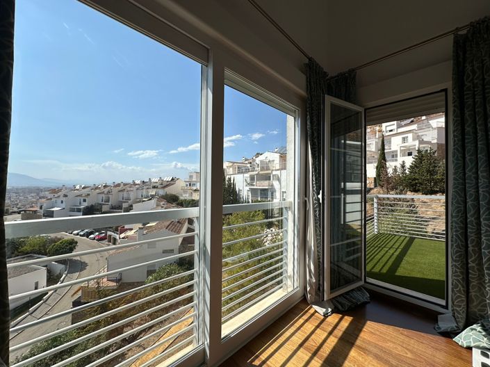 Image No.2-5 Bed House for sale