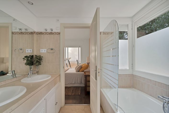 Image No.29-3 Bed Apartment for sale