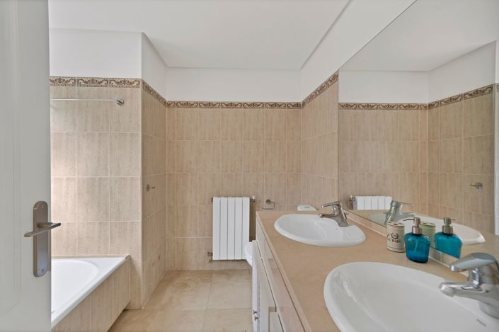 Image No.30-3 Bed Apartment for sale