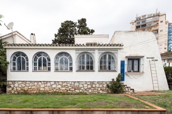 Image No.1-4 Bed House for sale