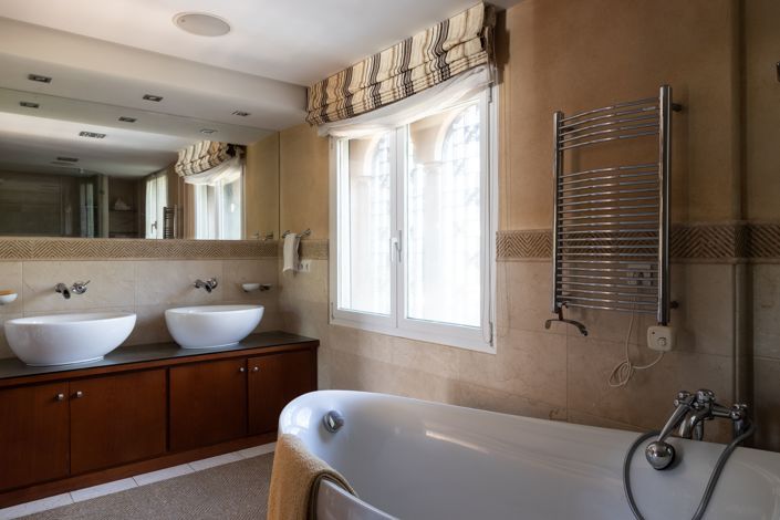 Image No.19-Villa de 8 chambres à vendre à Estepona