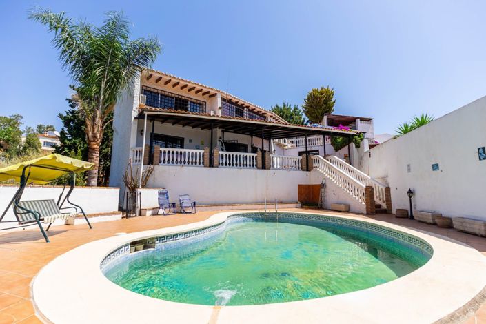 Image No.1-4 Bed House for sale