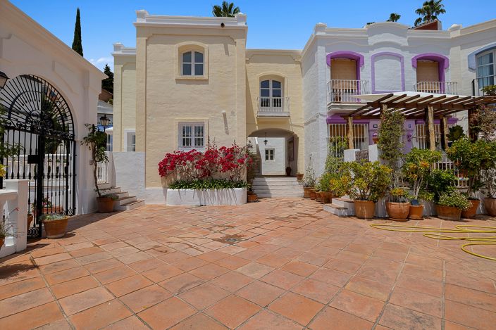 Image No.1-3 Bed Townhouse for sale