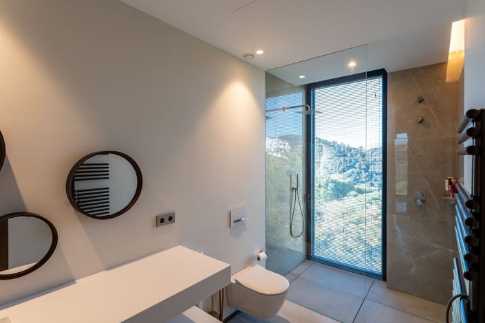 Image No.10-6 Bed Villa for sale