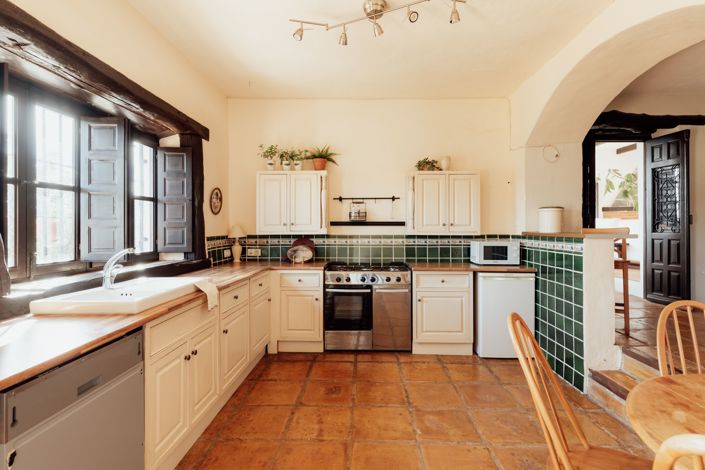 Image No.10-2 Bed House for sale