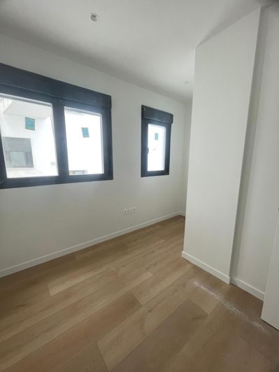 Image No.11-2 Bed House for sale