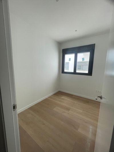 Image No.12-2 Bed House for sale