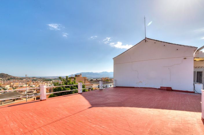 Image No.14-12 Bed Property for sale