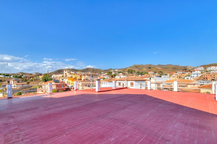 Image No.15-12 Bed Property for sale