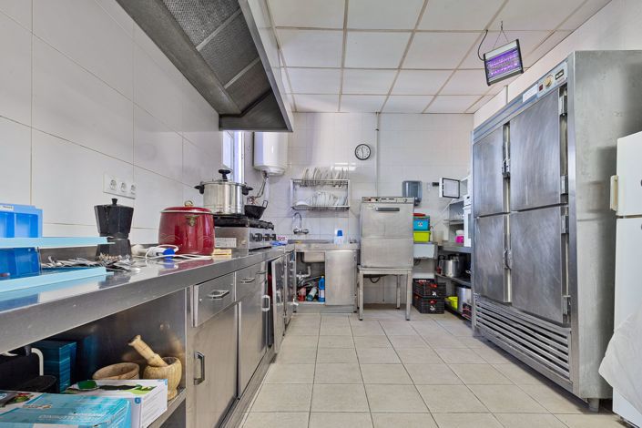 Image No.22-12 Bed Property for sale