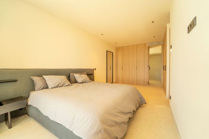 Image No.12-3 Bed House for sale