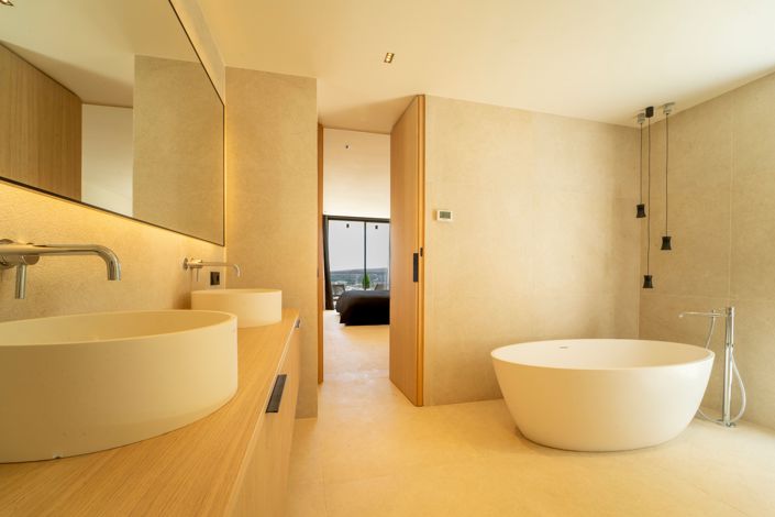 Image No.14-3 Bed House for sale