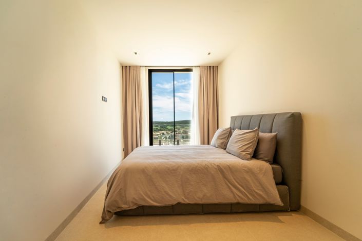 Image No.17-3 Bed House for sale