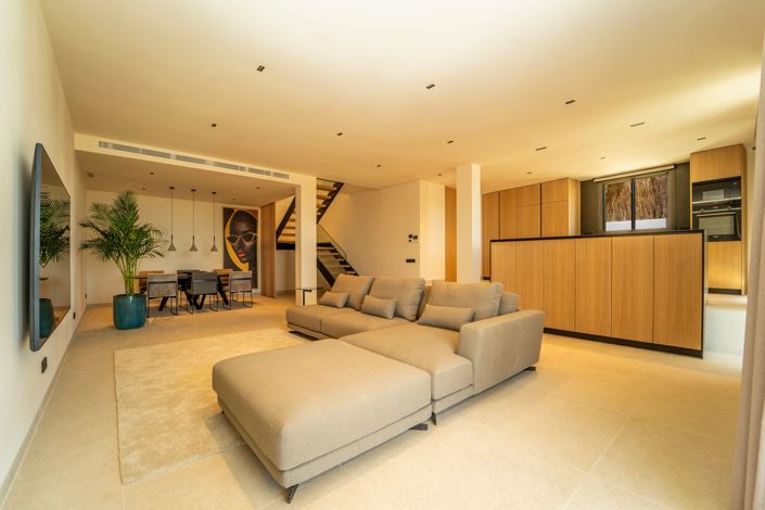 Image No.8-3 Bed House for sale