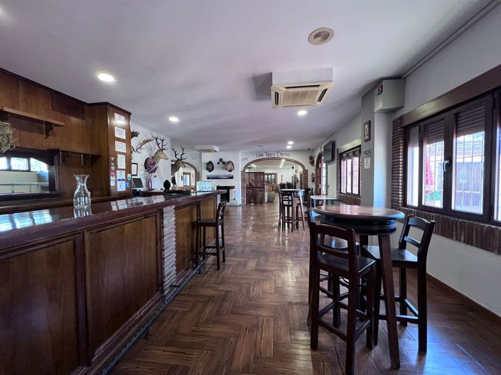 Image No.2-4 Bed Restaurant for sale